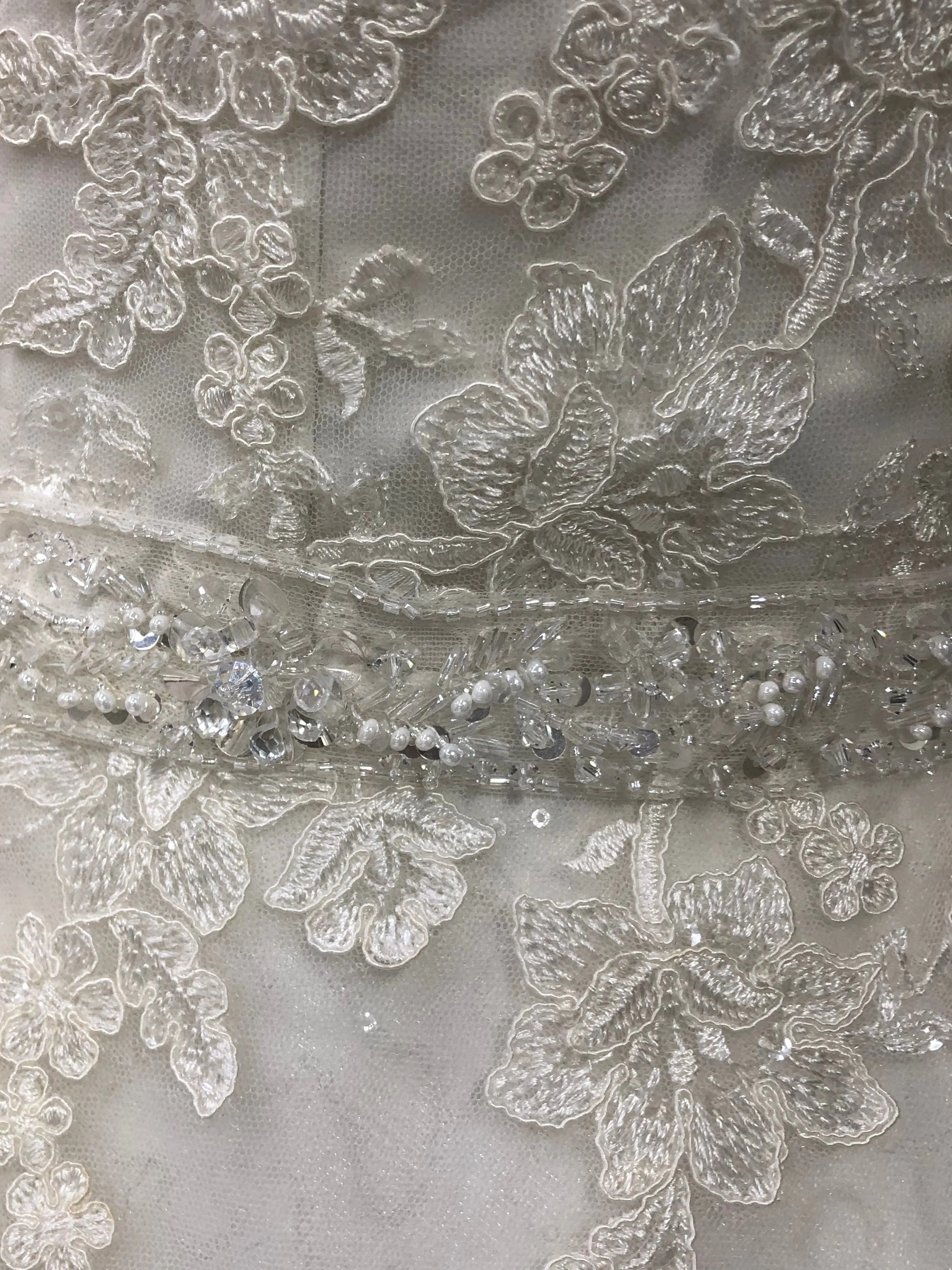 Elegant Bateau Sweep Train Tulle Lace Wedding Dresses With Sequins