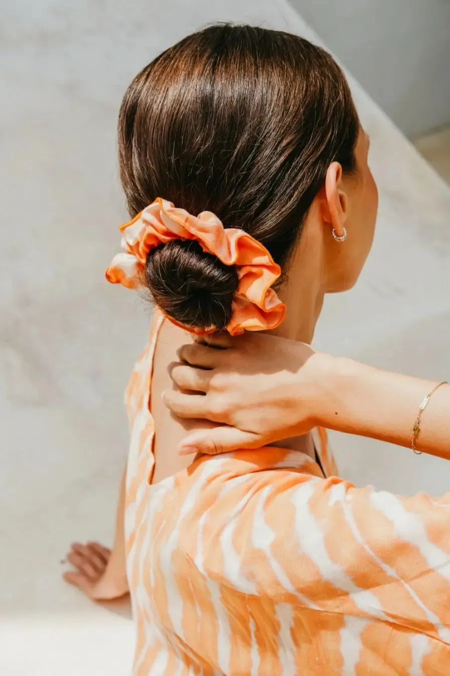 Scrunchie Coral Natural Tye-Die | Handmade in Bali