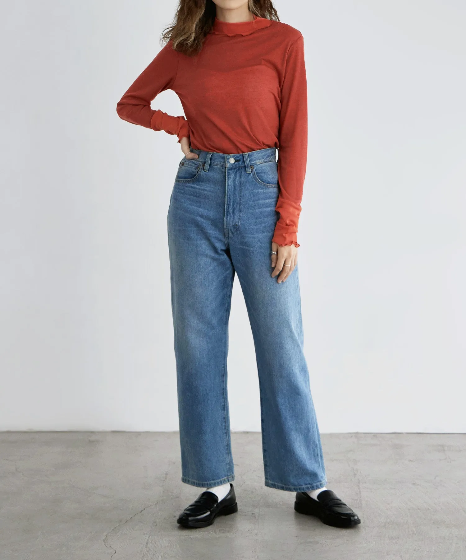 Sheer mellow switching tops