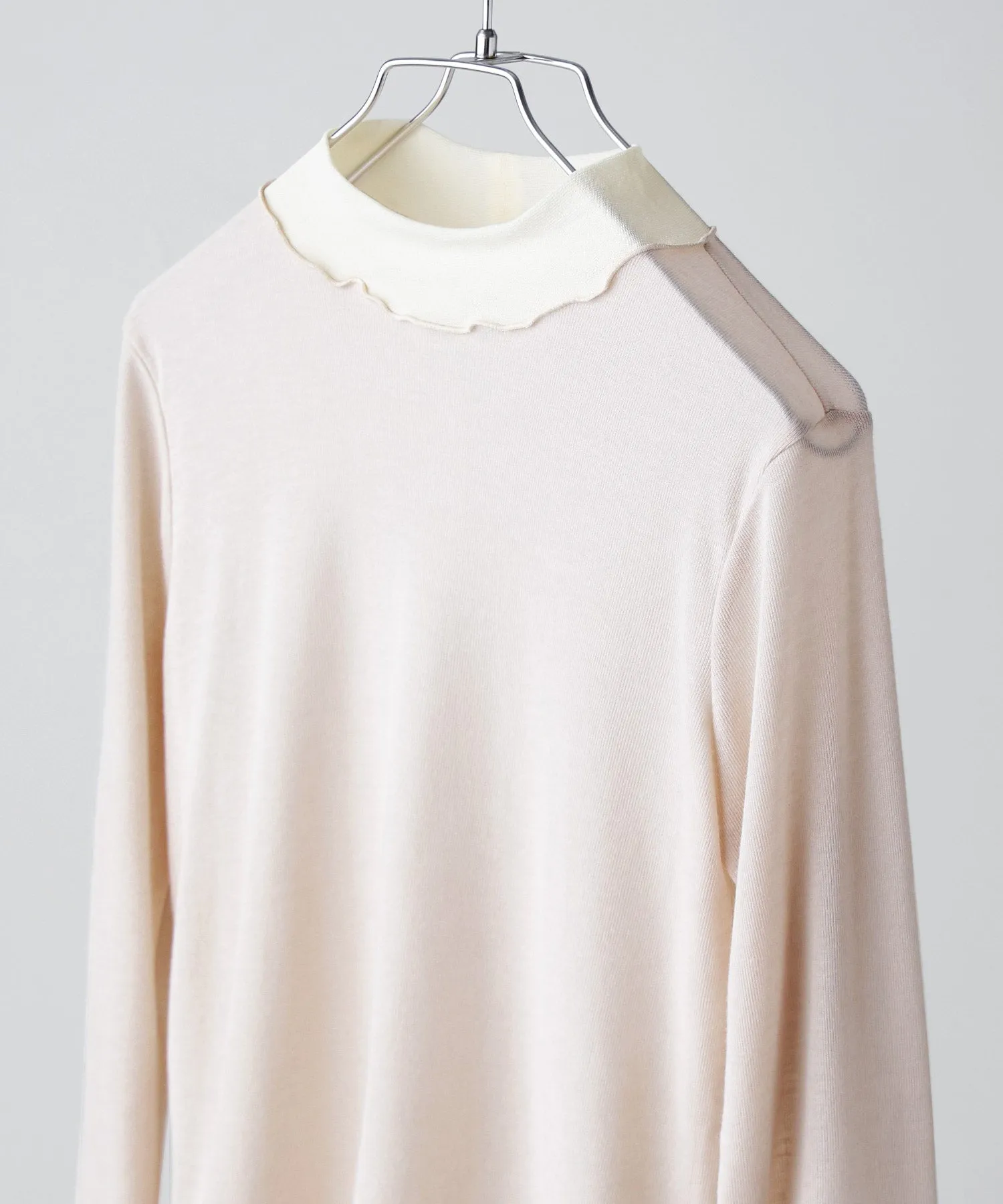 Sheer mellow switching tops