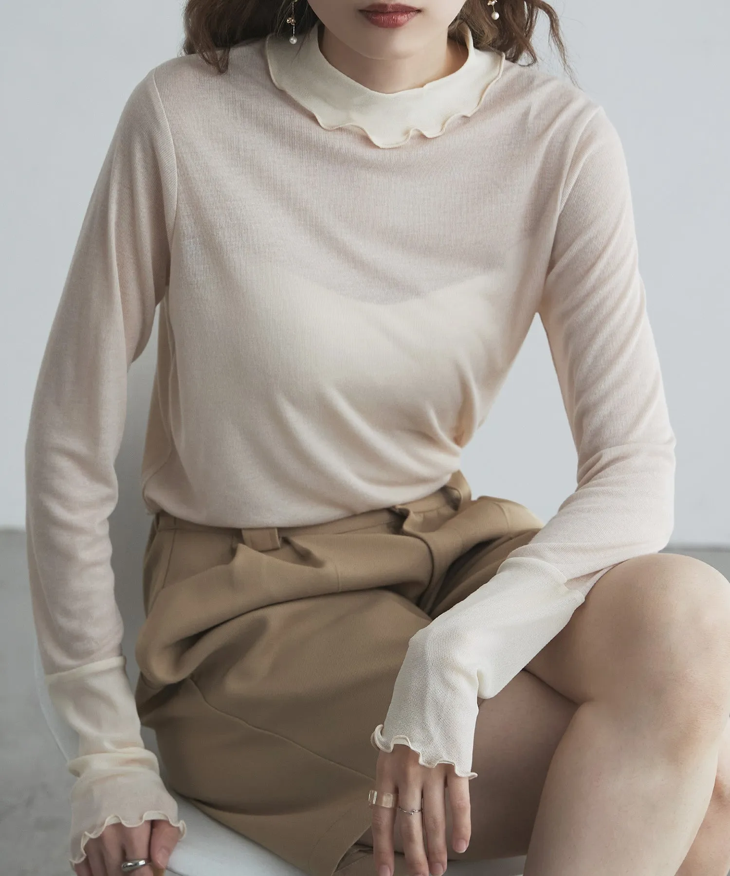 Sheer mellow switching tops
