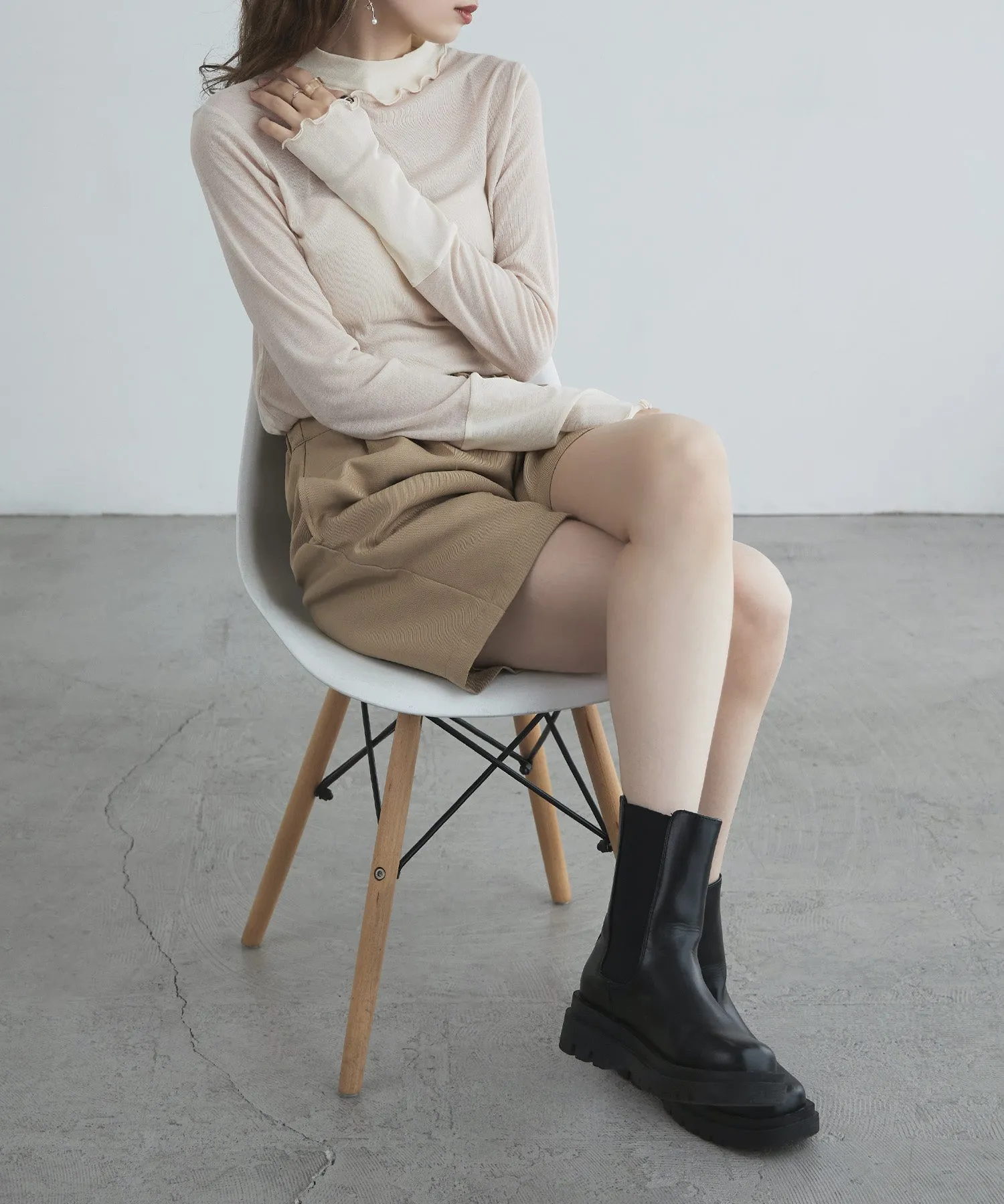 Sheer mellow switching tops