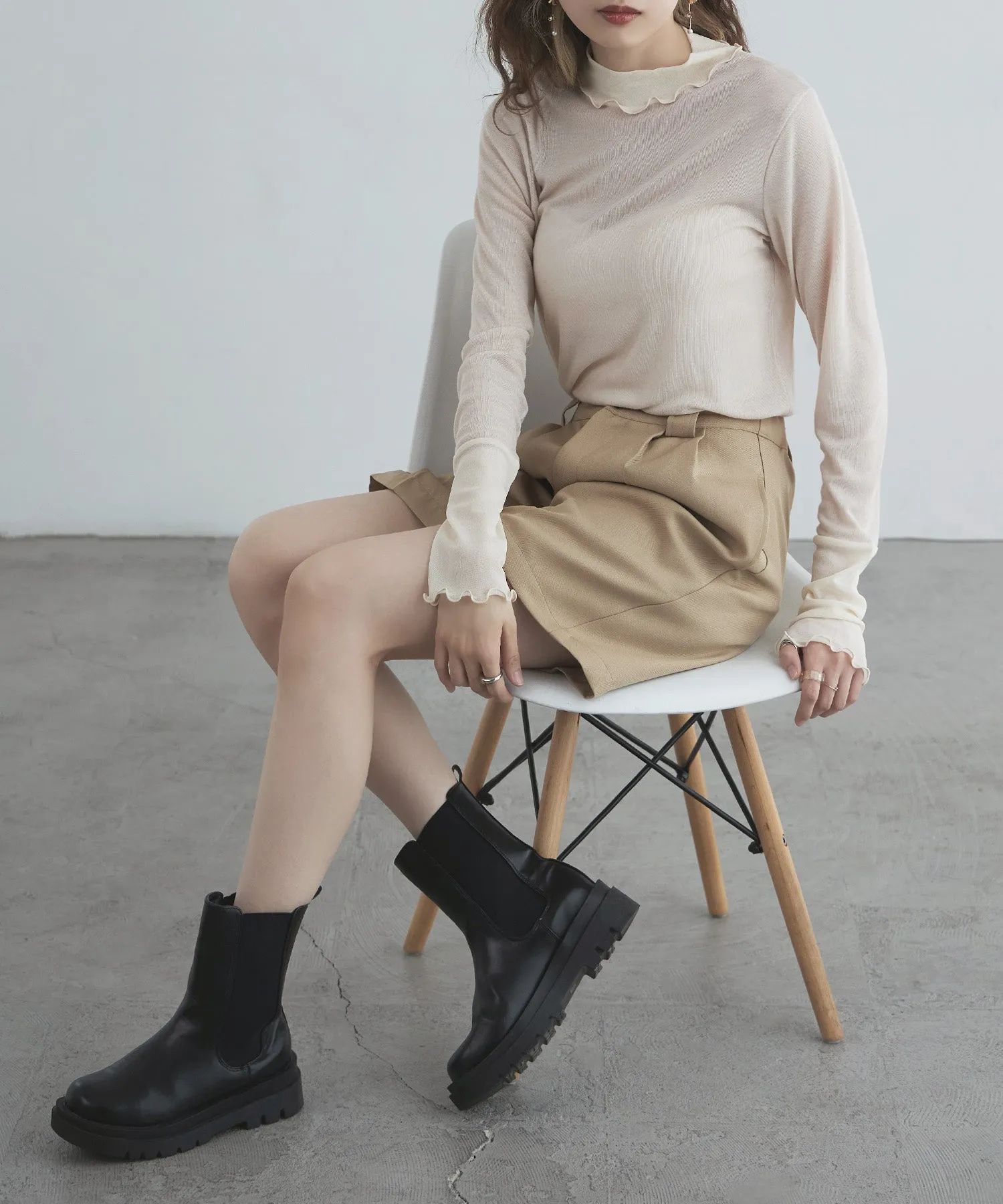 Sheer mellow switching tops